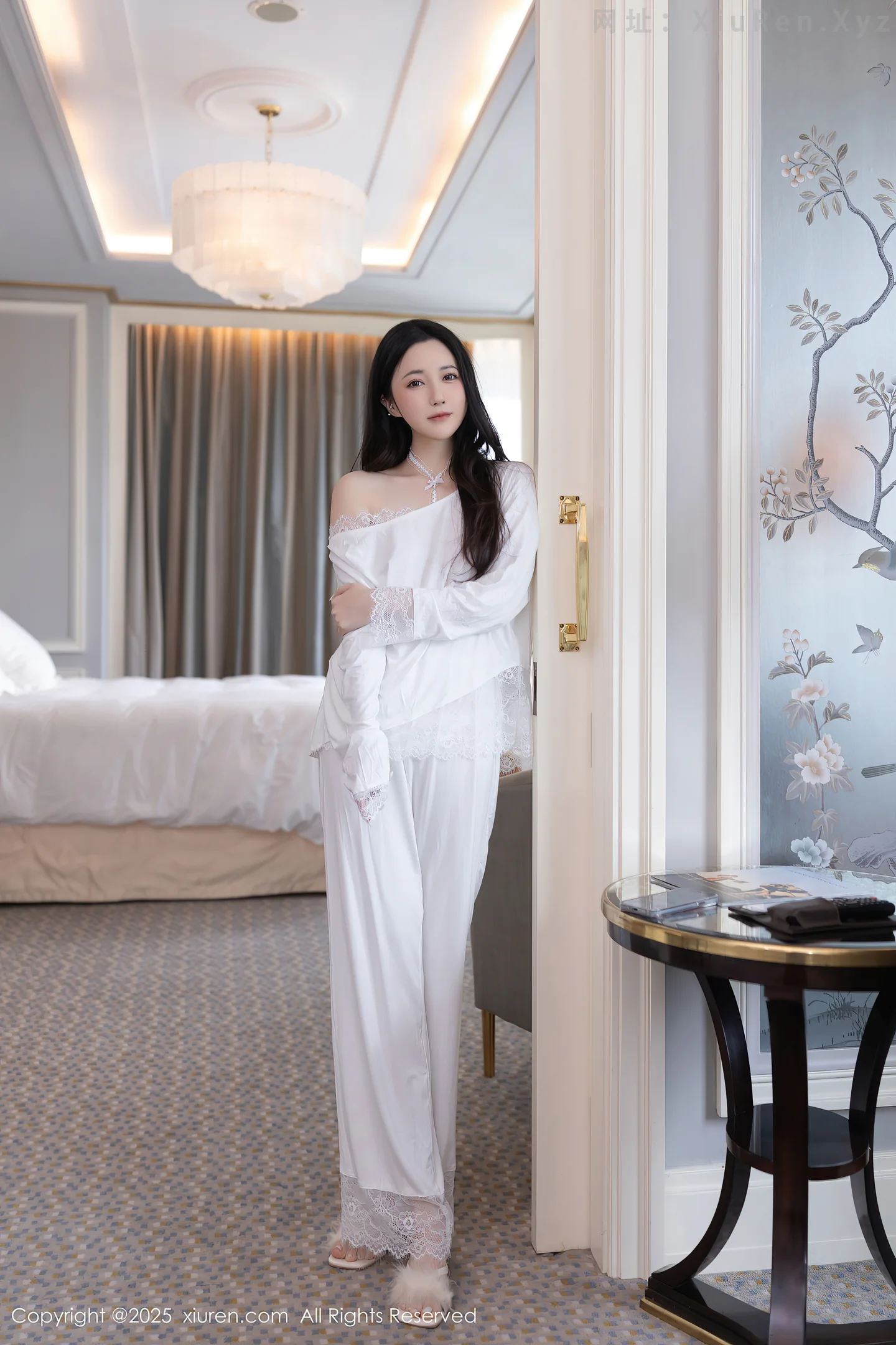 图片[2]-[XiuRen秀人网] VOL.10445 模特鱼子酱Fish性感白色连衣裙露白色内衣秀曼妙身材诱惑写真81P-秀人网官方网站